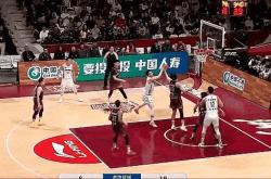 球员在比赛中频频获得得分机会，发挥抢眼